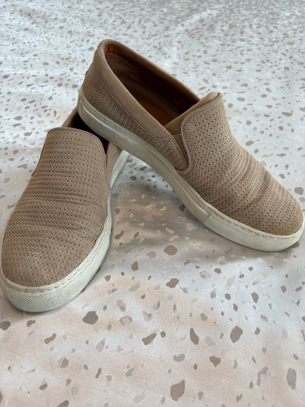 AQUATALIA Casual Slip-On Sneakers in Taupe - wm’s sz 8.5M.